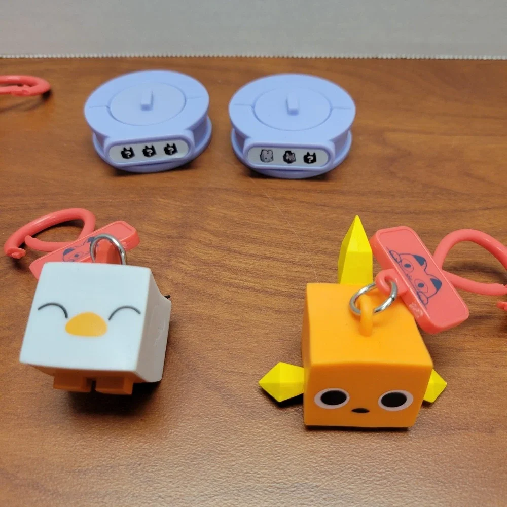Pet Simulator X lot of 4 keychain / backpack clip on‎